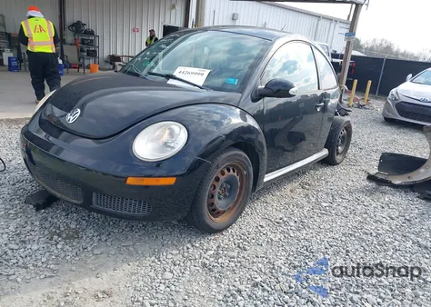 2010 Volkswagen New Beetle 2.5L Final Edition z USA, uszkodzony, nr VIN 3VWPW3AG9AM006255